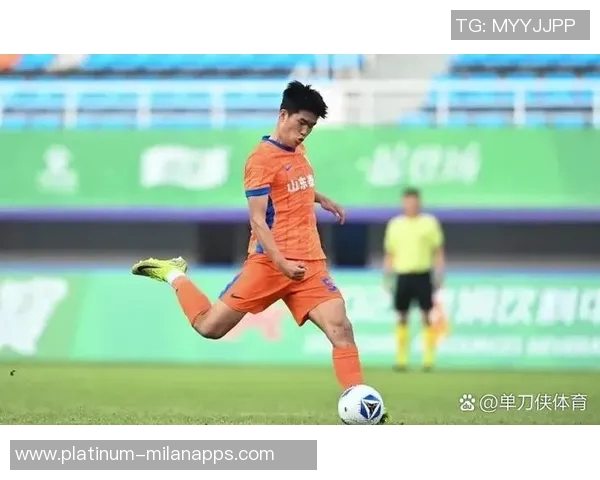 足球教练的智慧与激情如何塑造年轻球员的未来与梦想